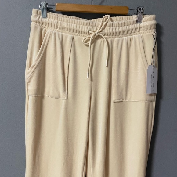 NWT Better Together Velour Loungewear Set in Butter Yellow. Size Large - Picture 7 of 11